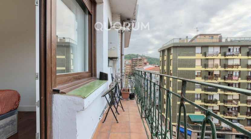 Piso Exterior y Luminoso Para Entrar a Vivir De 2 Dormitorios Con Balcón y Ascensor Cota Cero En Zona Centro