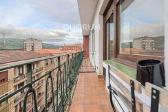 Piso Exterior y Luminoso Para Entrar a Vivir De 2 Dormitorios Con Balcón y Ascensor Cota Cero En Zona Centro