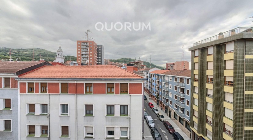Piso Exterior y Luminoso Para Entrar a Vivir De 2 Dormitorios Con Balcón y Ascensor Cota Cero En Zona Centro