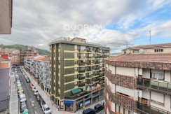 Piso Exterior y Luminoso Para Entrar a Vivir De 2 Dormitorios Con Balcón y Ascensor Cota Cero En Zona Centro