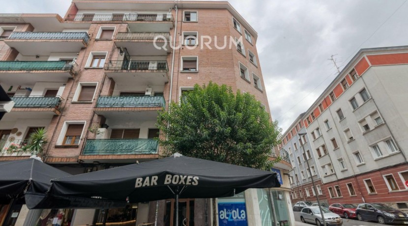 Piso Exterior y Luminoso Para Entrar a Vivir De 2 Dormitorios Con Balcón y Ascensor Cota Cero En Zona Centro