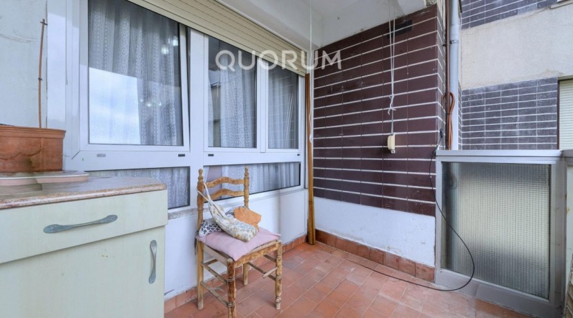 Piso MUY Luminoso De 3 Dormitorios Con Ascensor Cota Cero, Amplia Terraza, Trastero y Parking en Zona Basozelai