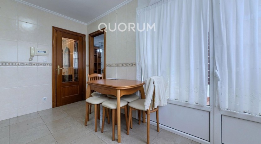 Piso MUY Luminoso De 3 Dormitorios Con Ascensor Cota Cero, Amplia Terraza, Trastero y Parking en Zona Basozelai