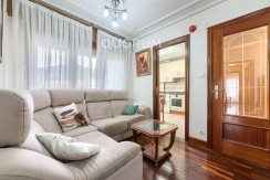 Piso MUY Luminoso De 3 Dormitorios Con Ascensor Cota Cero, Amplia Terraza, Trastero y Parking en Zona Basozelai