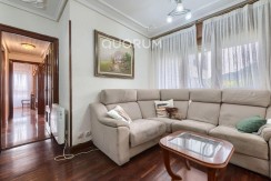 Piso MUY Luminoso De 3 Dormitorios Con Ascensor Cota Cero, Amplia Terraza, Trastero y Parking en Zona Basozelai
