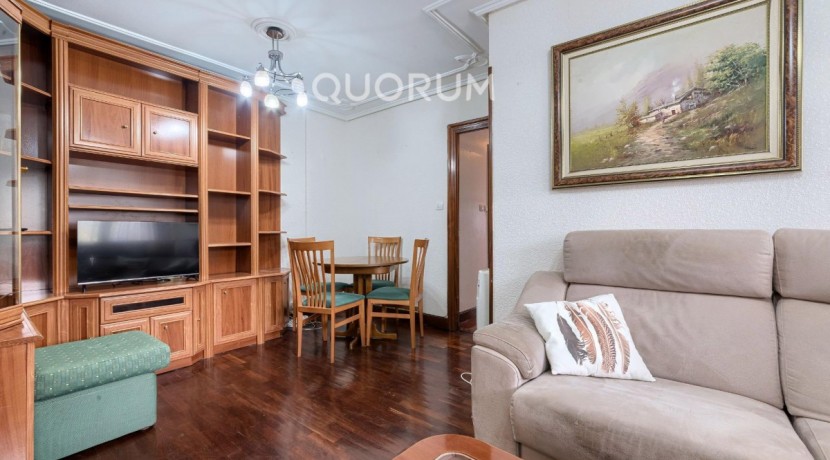 Piso MUY Luminoso De 3 Dormitorios Con Ascensor Cota Cero, Amplia Terraza, Trastero y Parking en Zona Basozelai