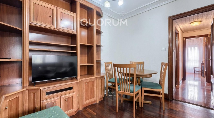 Piso MUY Luminoso De 3 Dormitorios Con Ascensor Cota Cero, Amplia Terraza, Trastero y Parking en Zona Basozelai