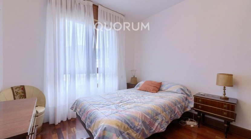 Piso MUY Luminoso De 3 Dormitorios Con Ascensor Cota Cero, Amplia Terraza, Trastero y Parking en Zona Basozelai
