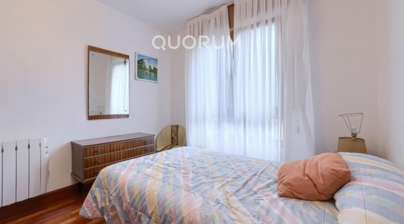 Piso MUY Luminoso De 3 Dormitorios Con Ascensor Cota Cero, Amplia Terraza, Trastero y Parking en Zona Basozelai