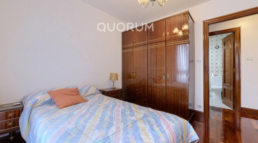 Piso MUY Luminoso De 3 Dormitorios Con Ascensor Cota Cero, Amplia Terraza, Trastero y Parking en Zona Basozelai
