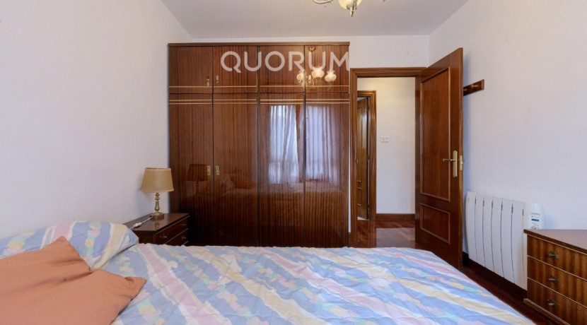 Piso MUY Luminoso De 3 Dormitorios Con Ascensor Cota Cero, Amplia Terraza, Trastero y Parking en Zona Basozelai