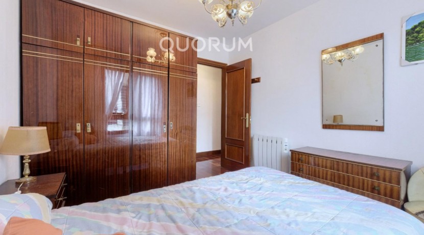 Piso MUY Luminoso De 3 Dormitorios Con Ascensor Cota Cero, Amplia Terraza, Trastero y Parking en Zona Basozelai