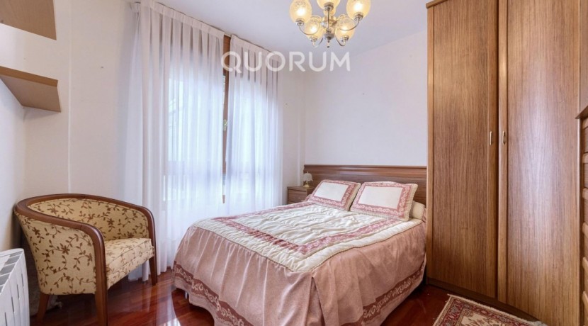 Piso MUY Luminoso De 3 Dormitorios Con Ascensor Cota Cero, Amplia Terraza, Trastero y Parking en Zona Basozelai