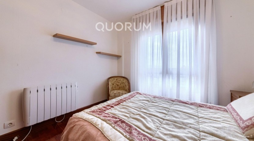 Piso MUY Luminoso De 3 Dormitorios Con Ascensor Cota Cero, Amplia Terraza, Trastero y Parking en Zona Basozelai