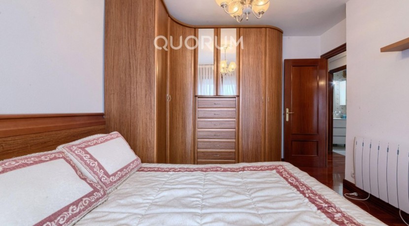 Piso MUY Luminoso De 3 Dormitorios Con Ascensor Cota Cero, Amplia Terraza, Trastero y Parking en Zona Basozelai