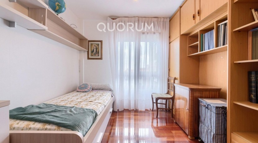 Piso MUY Luminoso De 3 Dormitorios Con Ascensor Cota Cero, Amplia Terraza, Trastero y Parking en Zona Basozelai