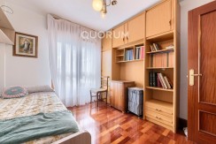 Piso MUY Luminoso De 3 Dormitorios Con Ascensor Cota Cero, Amplia Terraza, Trastero y Parking en Zona Basozelai