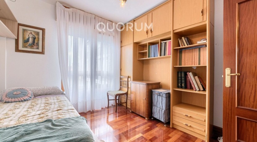 Piso MUY Luminoso De 3 Dormitorios Con Ascensor Cota Cero, Amplia Terraza, Trastero y Parking en Zona Basozelai