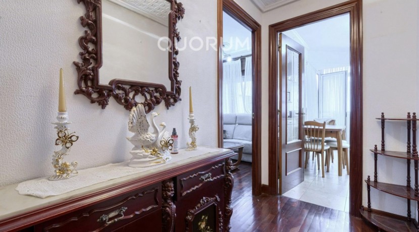 Piso MUY Luminoso De 3 Dormitorios Con Ascensor Cota Cero, Amplia Terraza, Trastero y Parking en Zona Basozelai