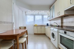 Piso MUY Luminoso De 3 Dormitorios Con Ascensor Cota Cero, Amplia Terraza, Trastero y Parking en Zona Basozelai
