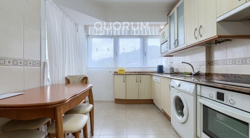 Piso MUY Luminoso De 3 Dormitorios Con Ascensor Cota Cero, Amplia Terraza, Trastero y Parking en Zona Basozelai