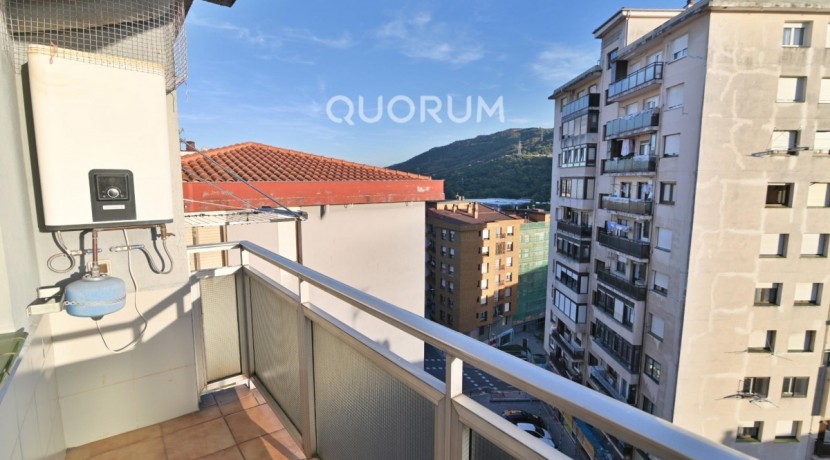 Piso Reformado De 2 Habitaciones Con Terraza En Ortuella
