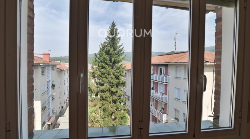 Piso Reformado De 2 Habitaciones En Tximelarre Goikoa