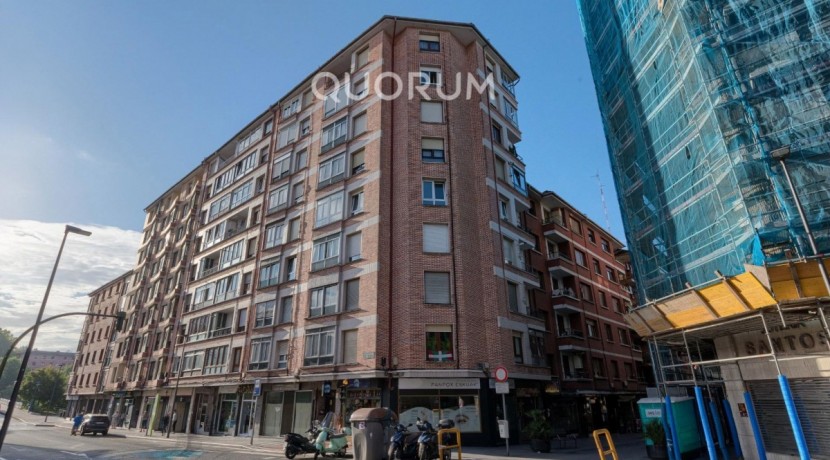 Piso TOTALMENTE EXTERIOR De 2 Dormitorios Con Ascensor y Balcón y Garaje Opcional En Zona Ariz