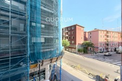 Piso TOTALMENTE EXTERIOR De 2 Dormitorios Con Ascensor y Balcón y Garaje Opcional En Zona Ariz