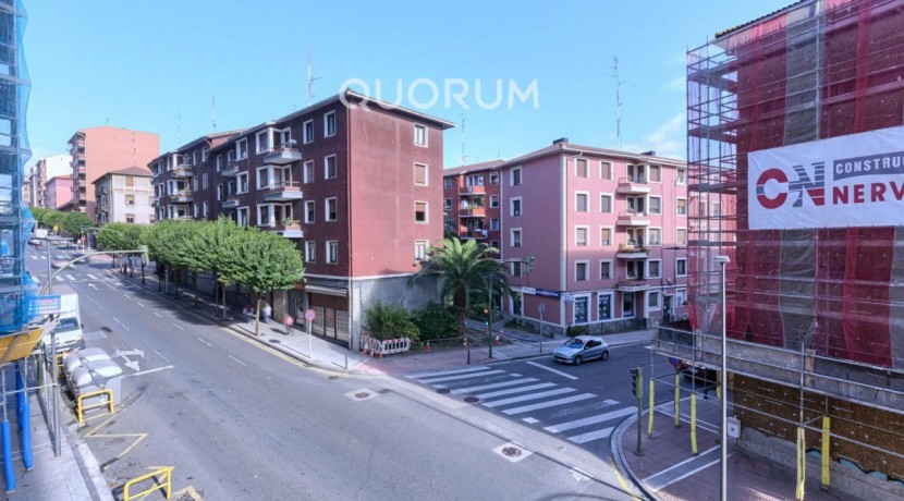 Piso TOTALMENTE EXTERIOR De 2 Dormitorios Con Ascensor y Balcón y Garaje Opcional En Zona Ariz