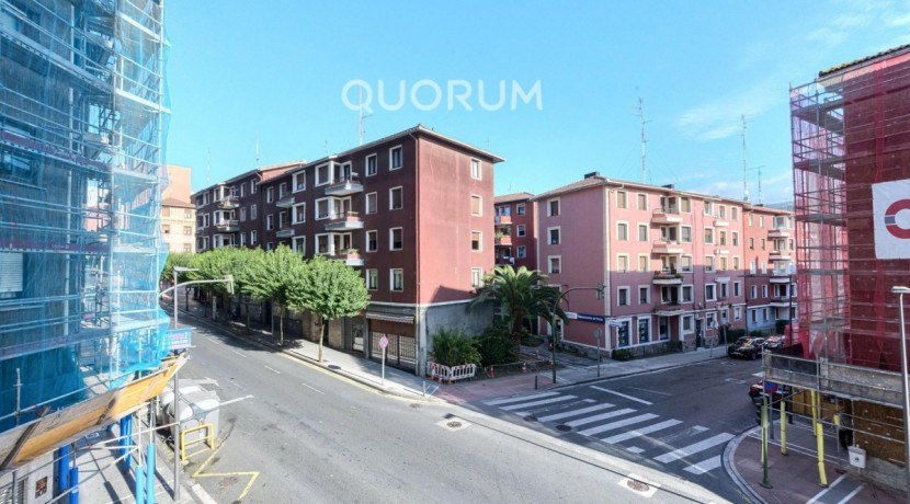 Piso TOTALMENTE EXTERIOR De 2 Dormitorios Con Ascensor y Balcón y Garaje Opcional En Zona Ariz