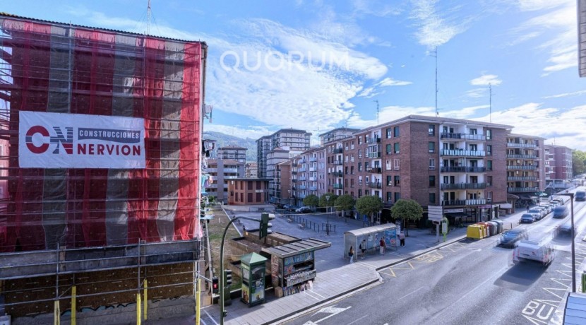 Piso TOTALMENTE EXTERIOR De 2 Dormitorios Con Ascensor y Balcón y Garaje Opcional En Zona Ariz
