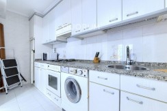 Piso TOTALMENTE EXTERIOR De 2 Dormitorios Con Ascensor y Balcón y Garaje Opcional En Zona Ariz