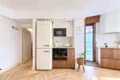 Preciosa Vivienda Reformada De 2 Dorm. De Orientación Sur Con Balcón y Ascensor En Zona Centro