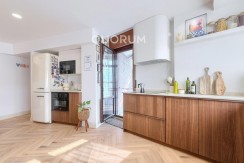 Preciosa Vivienda Reformada De 2 Dorm. De Orientación Sur Con Balcón y Ascensor En Zona Centro