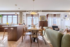 Preciosa Vivienda Reformada De 2 Dorm. De Orientación Sur Con Balcón y Ascensor En Zona Centro