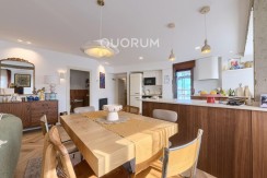Preciosa Vivienda Reformada De 2 Dorm. De Orientación Sur Con Balcón y Ascensor En Zona Centro