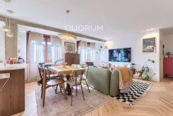 Preciosa Vivienda Reformada De 2 Dorm. De Orientación Sur Con Balcón y Ascensor En Zona Centro
