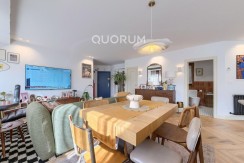 Preciosa Vivienda Reformada De 2 Dorm. De Orientación Sur Con Balcón y Ascensor En Zona Centro