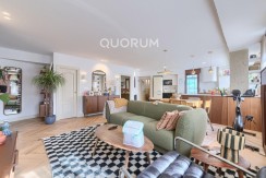 Preciosa Vivienda Reformada De 2 Dorm. De Orientación Sur Con Balcón y Ascensor En Zona Centro