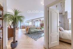 Preciosa Vivienda Reformada De 2 Dorm. De Orientación Sur Con Balcón y Ascensor En Zona Centro