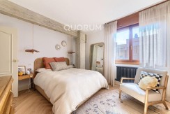 Preciosa Vivienda Reformada De 2 Dorm. De Orientación Sur Con Balcón y Ascensor En Zona Centro