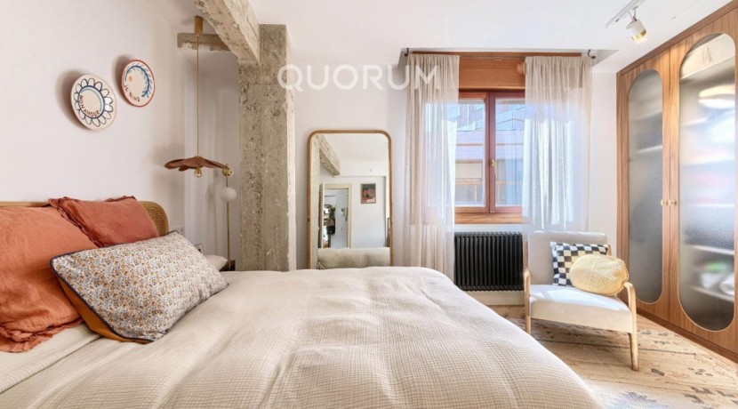 Preciosa Vivienda Reformada De 2 Dorm. De Orientación Sur Con Balcón y Ascensor En Zona Centro