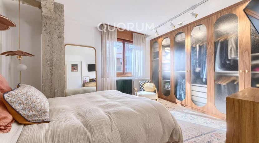 Preciosa Vivienda Reformada De 2 Dorm. De Orientación Sur Con Balcón y Ascensor En Zona Centro