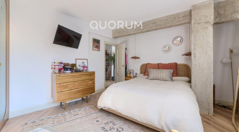 Preciosa Vivienda Reformada De 2 Dorm. De Orientación Sur Con Balcón y Ascensor En Zona Centro