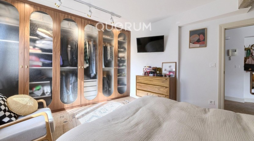 Preciosa Vivienda Reformada De 2 Dorm. De Orientación Sur Con Balcón y Ascensor En Zona Centro