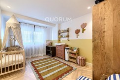 Preciosa Vivienda Reformada De 2 Dorm. De Orientación Sur Con Balcón y Ascensor En Zona Centro