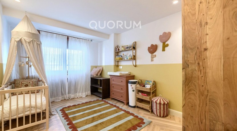 Preciosa Vivienda Reformada De 2 Dorm. De Orientación Sur Con Balcón y Ascensor En Zona Centro