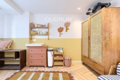Preciosa Vivienda Reformada De 2 Dorm. De Orientación Sur Con Balcón y Ascensor En Zona Centro