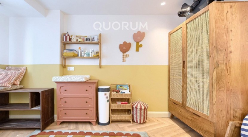 Preciosa Vivienda Reformada De 2 Dorm. De Orientación Sur Con Balcón y Ascensor En Zona Centro